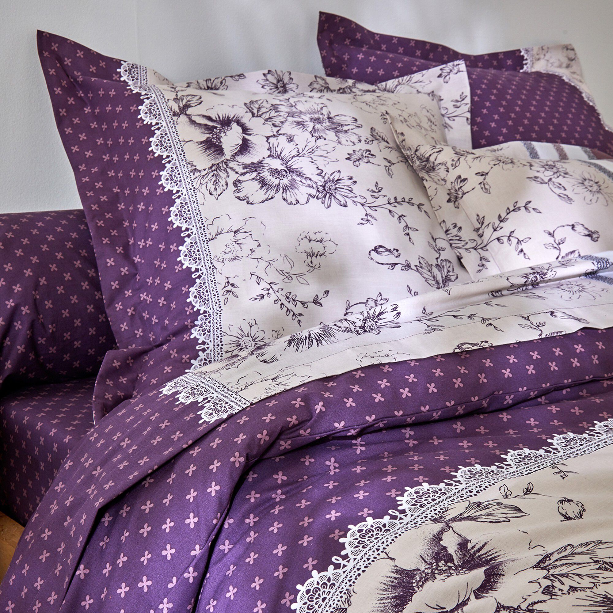 Linge de lit Gabrielle en flanelle imprimé fleurs et dentelle