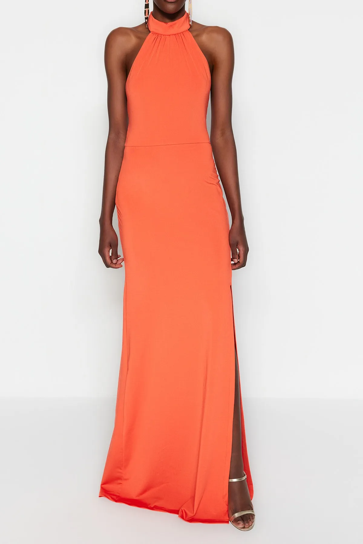 Trendyol Collection  Langes Abendkleid aus Strick mit Granatapfelblüte TPRSS23AE00040