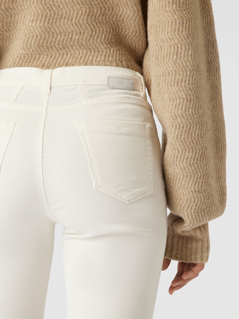 Cordhose mit Eingrifftaschen in offwhite