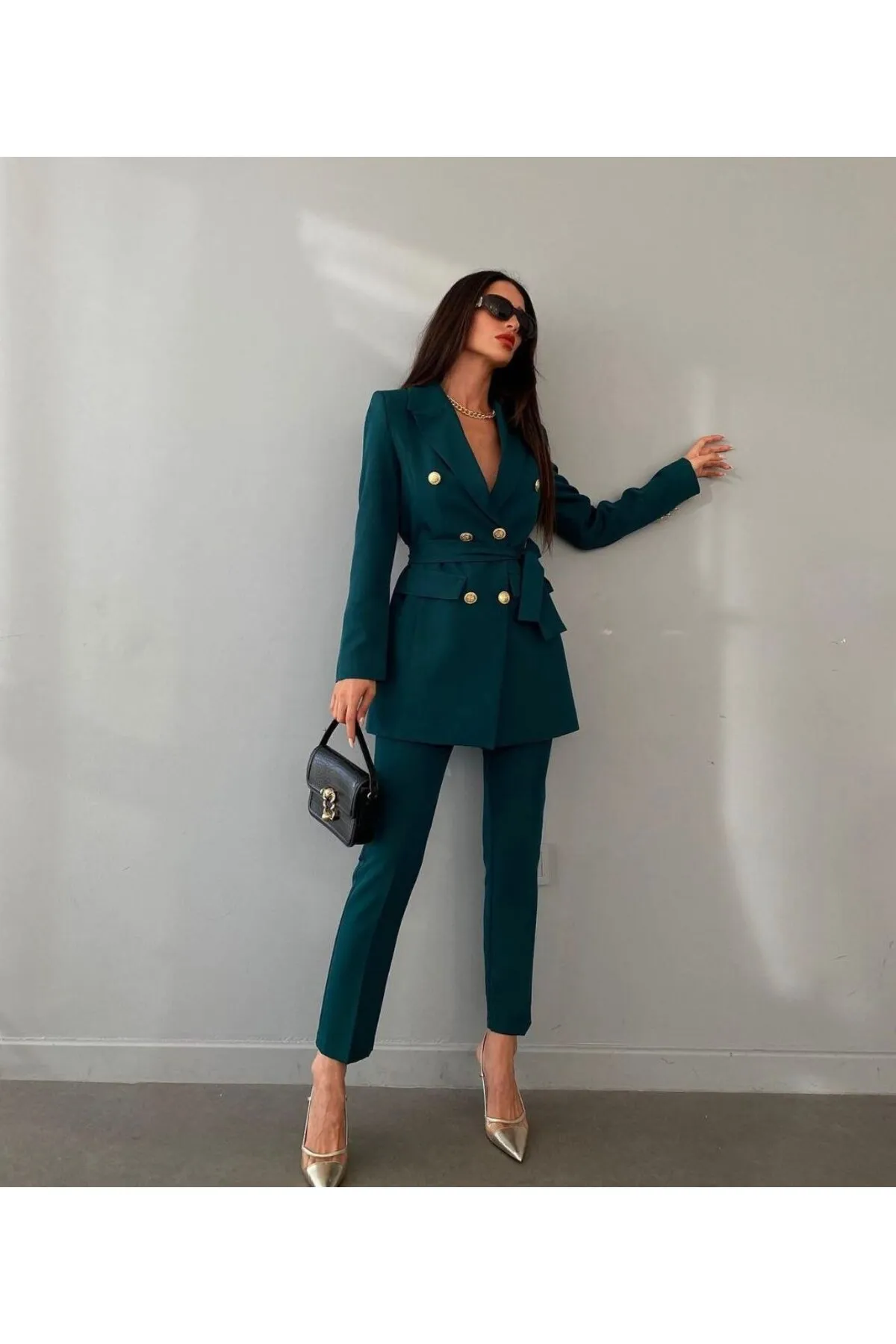 SONREİR  Knopfdetail zum Binden von Jacke und Hose