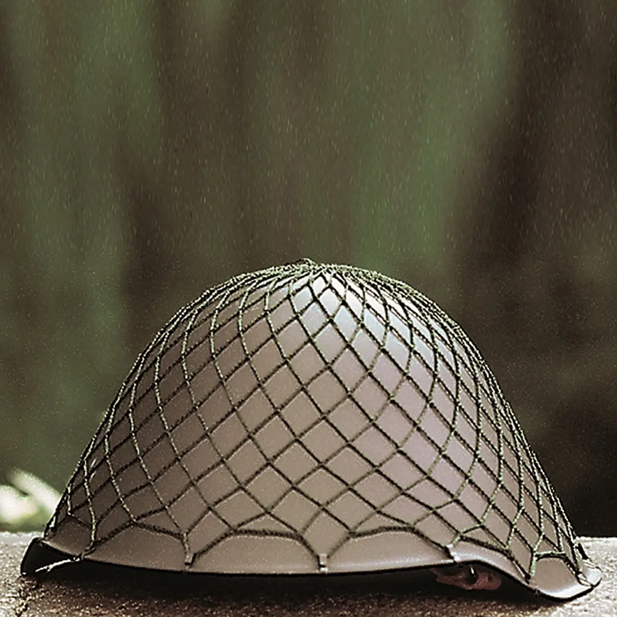 NVA Stahlhelm mit Tarnnetz gebraucht