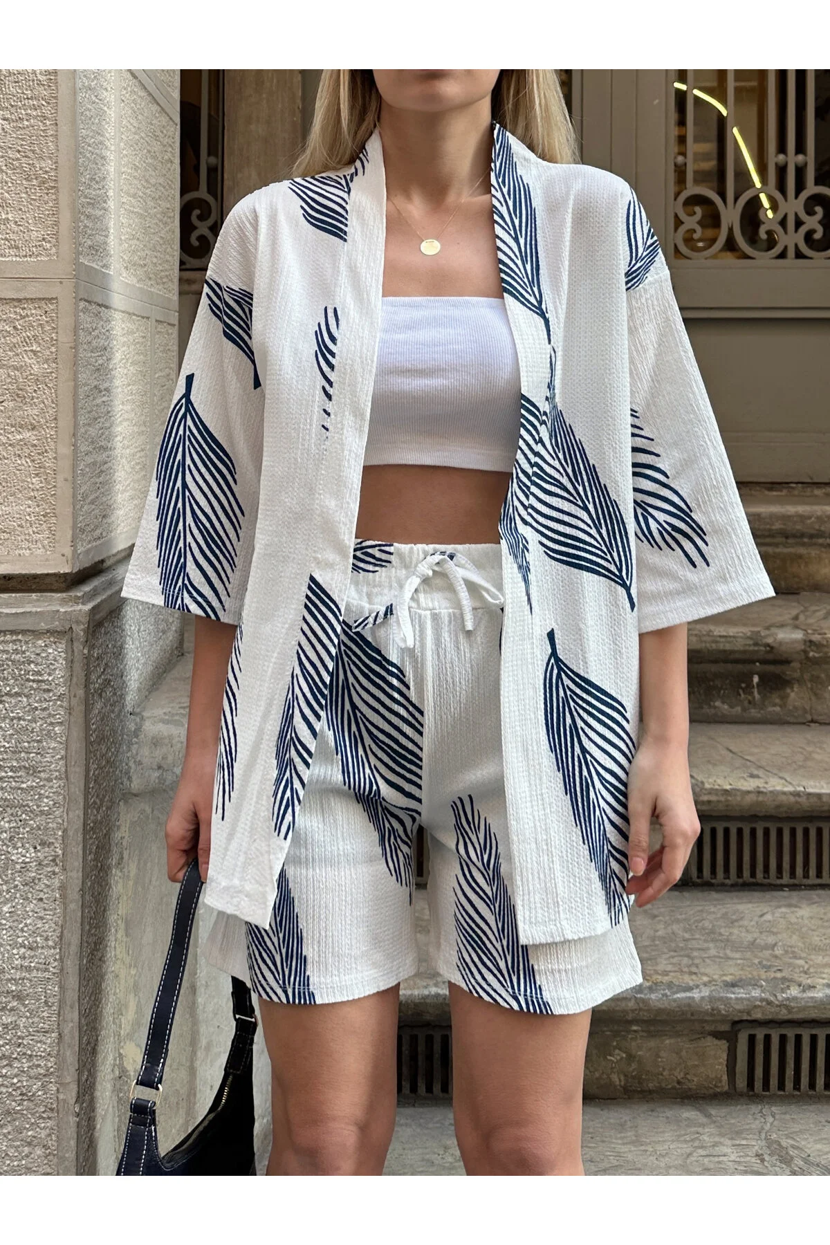 AFROGİYİM  Bedrucktes Kimono-Set mit tiefen Schultern und Shorts für Damen