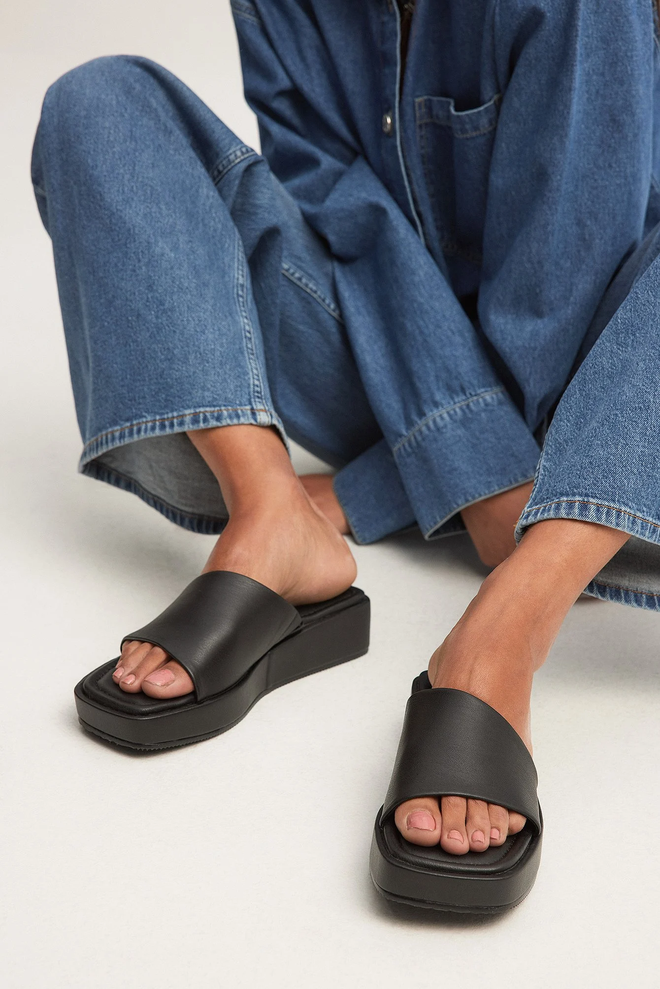 Gepolsterte Flatform-Sandalen