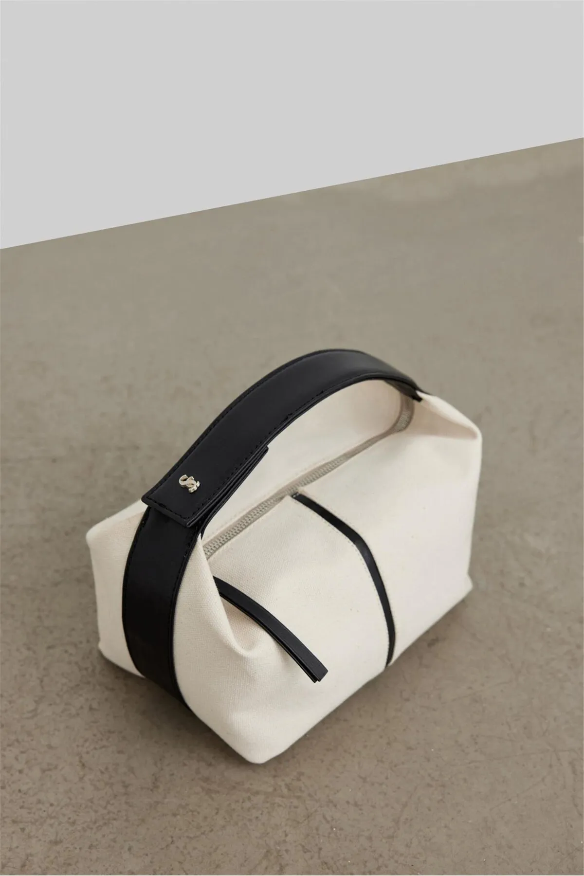 Suud Collection  Cremefarbene Mini-Tasche „Archi“