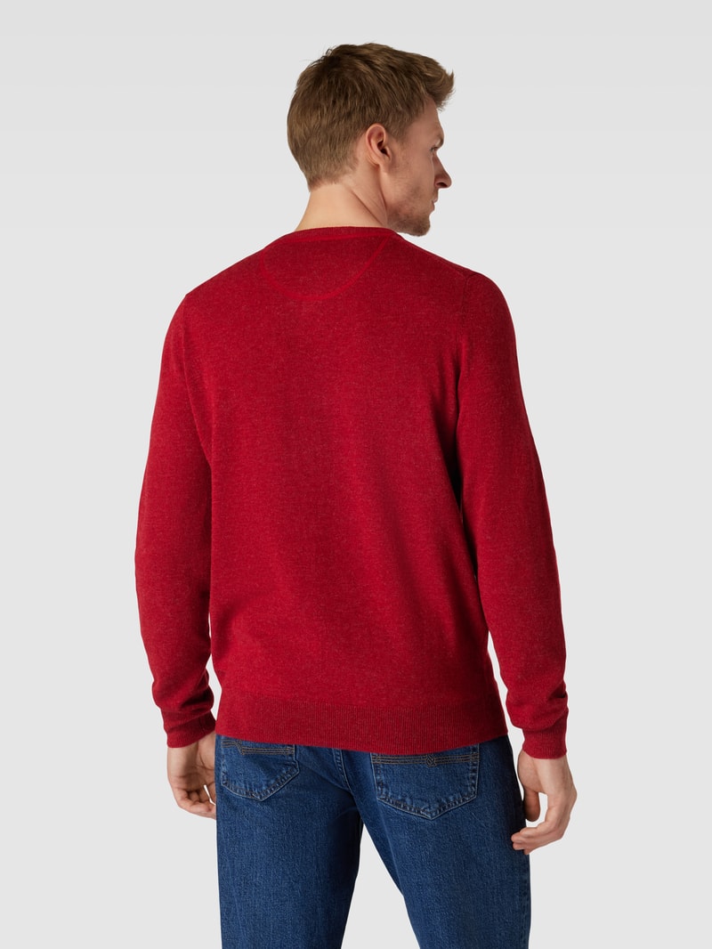Strickpullover mit Rundhalsausschnitt in kirschrot