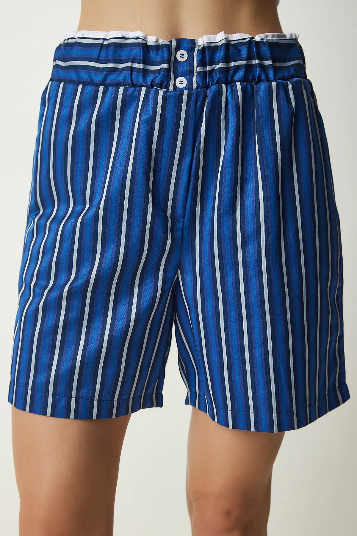 Happiness İstanbul  Blau gestreiftes Hemd-Shorts-Set aus Satin für Damen US00914