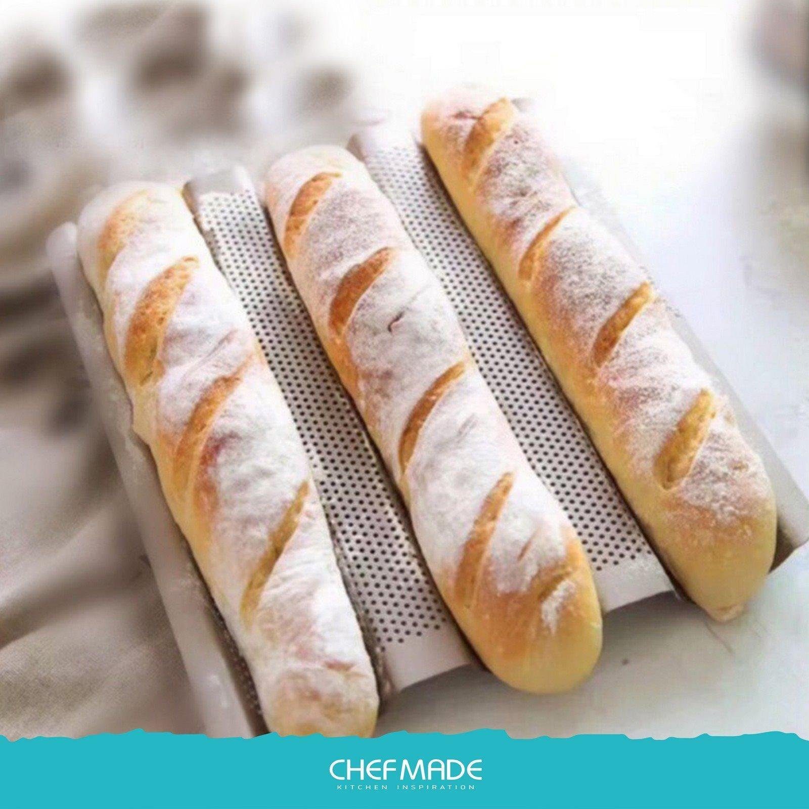 Chefmade Baguetteblech Backblech, Karbonstahl, (CHEFMADE, 3 Mulden Baguetteblech, 270x242x22mm, Champagnergold, antihaft- & silikonbeschichtet, Baguetteform, Ciabatta Backform, Backblech, Brötchenblech, perforiert, Karbonstahl, 1-St., Premium), Brotb