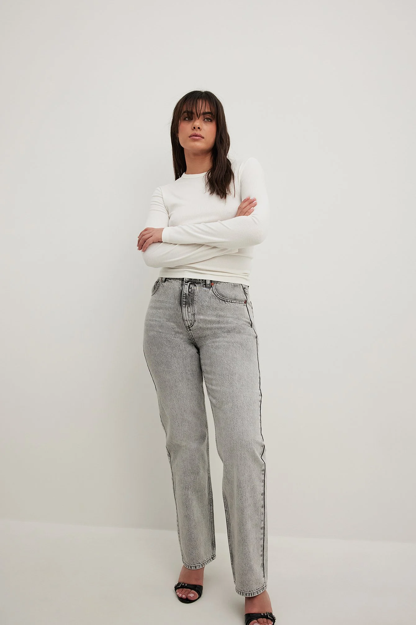 Gerade geschnittene Jeans mit hoher Taille