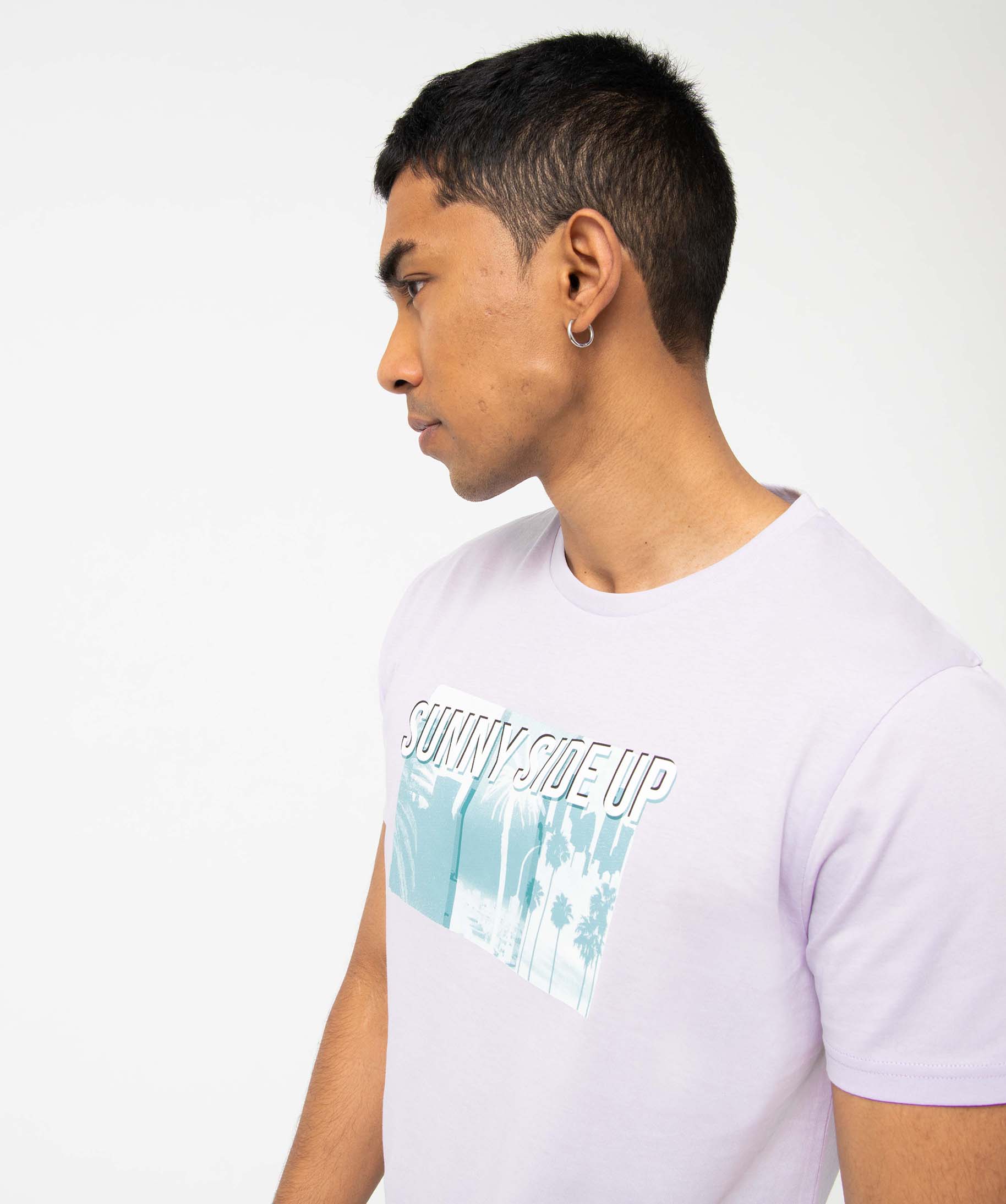 Tee-shirt homme à manches courtes à motif estival violet clair | GEMO