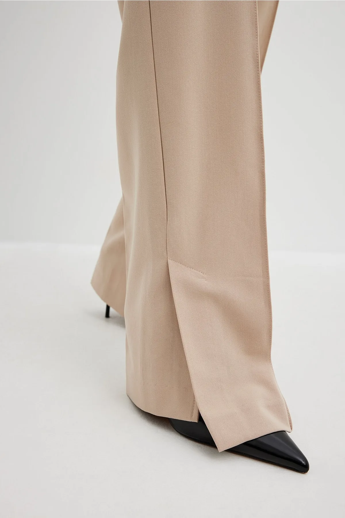 NA-KD  Maßgeschneiderte Hose mit Seitenschlitz