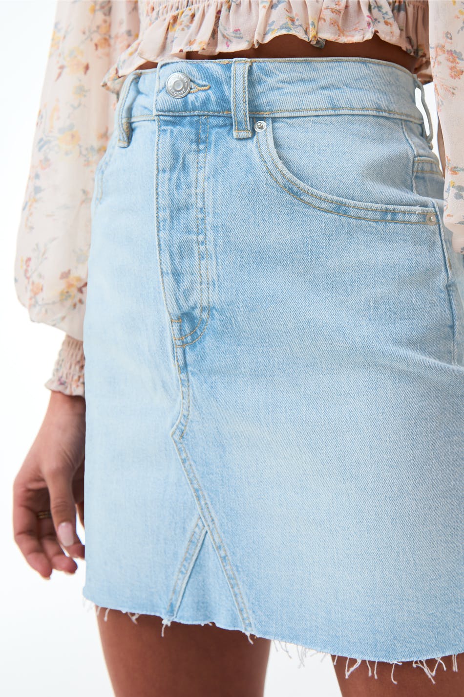 Vintage short denim skirt