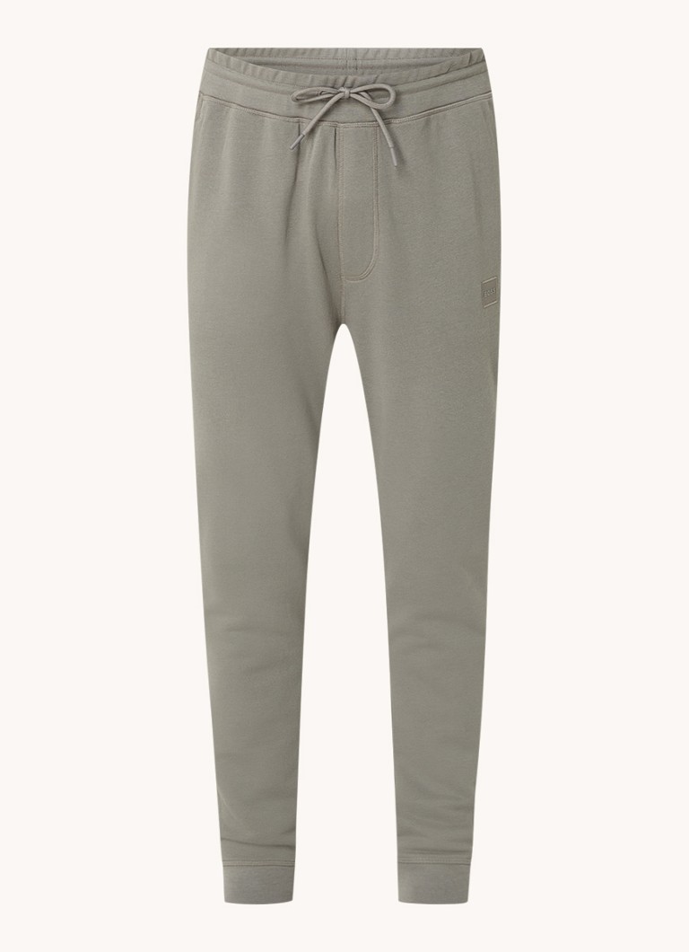 Pantaloni de trening slim fit de la HUGO BOSS, cu logo și buzunare laterale.