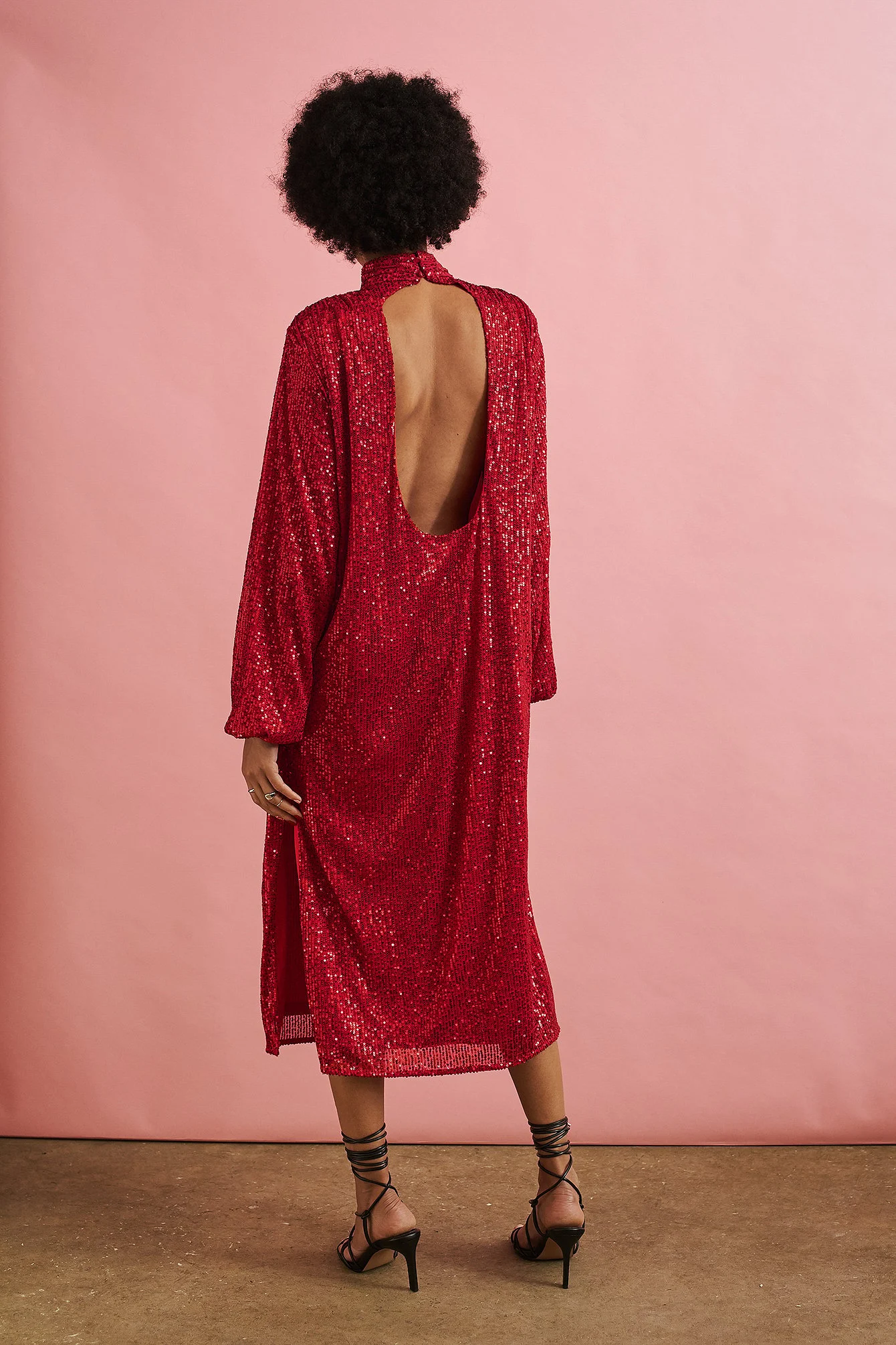 Maxi-Paillettenkleid mit offenem Rücken