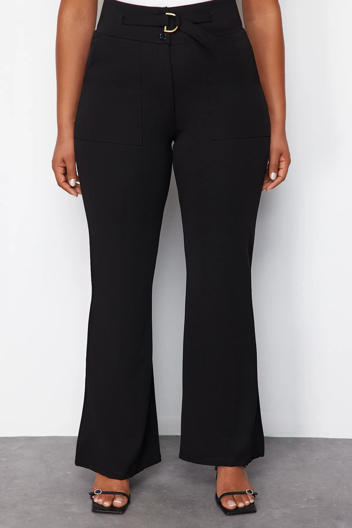 Trendyol Curve  Schwarze Schlaghose mit hoher Taille - TBBSS24AR00030