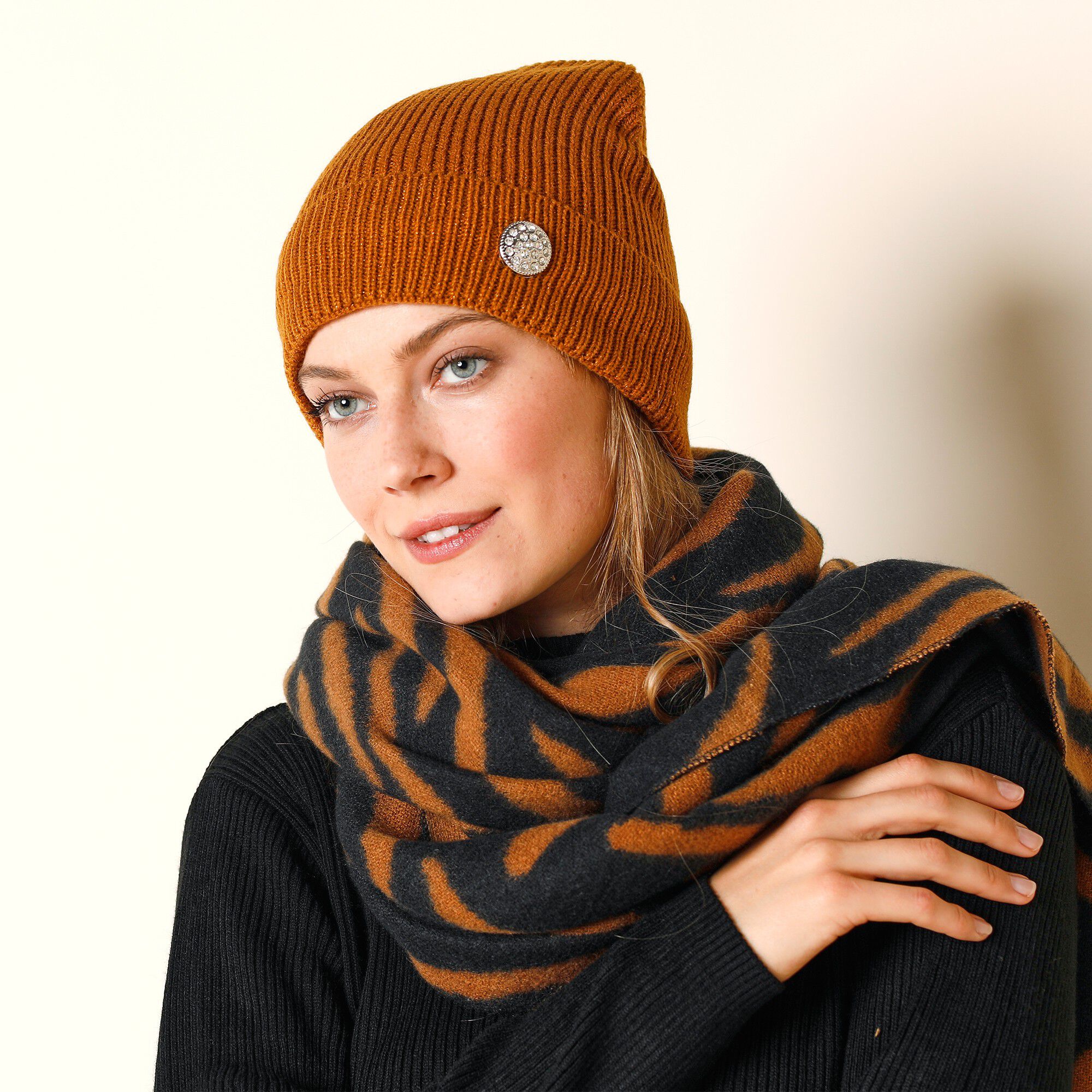 Bonnet bouton bijou