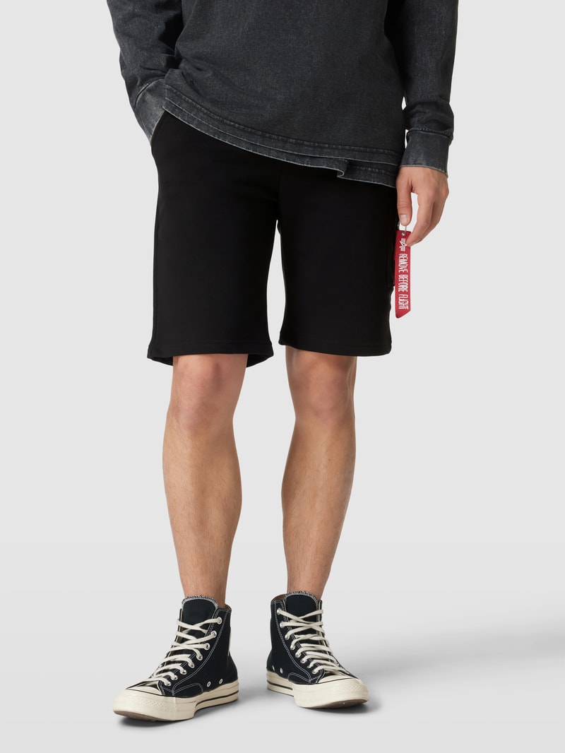 Shorts mit Label-Details in schwarz