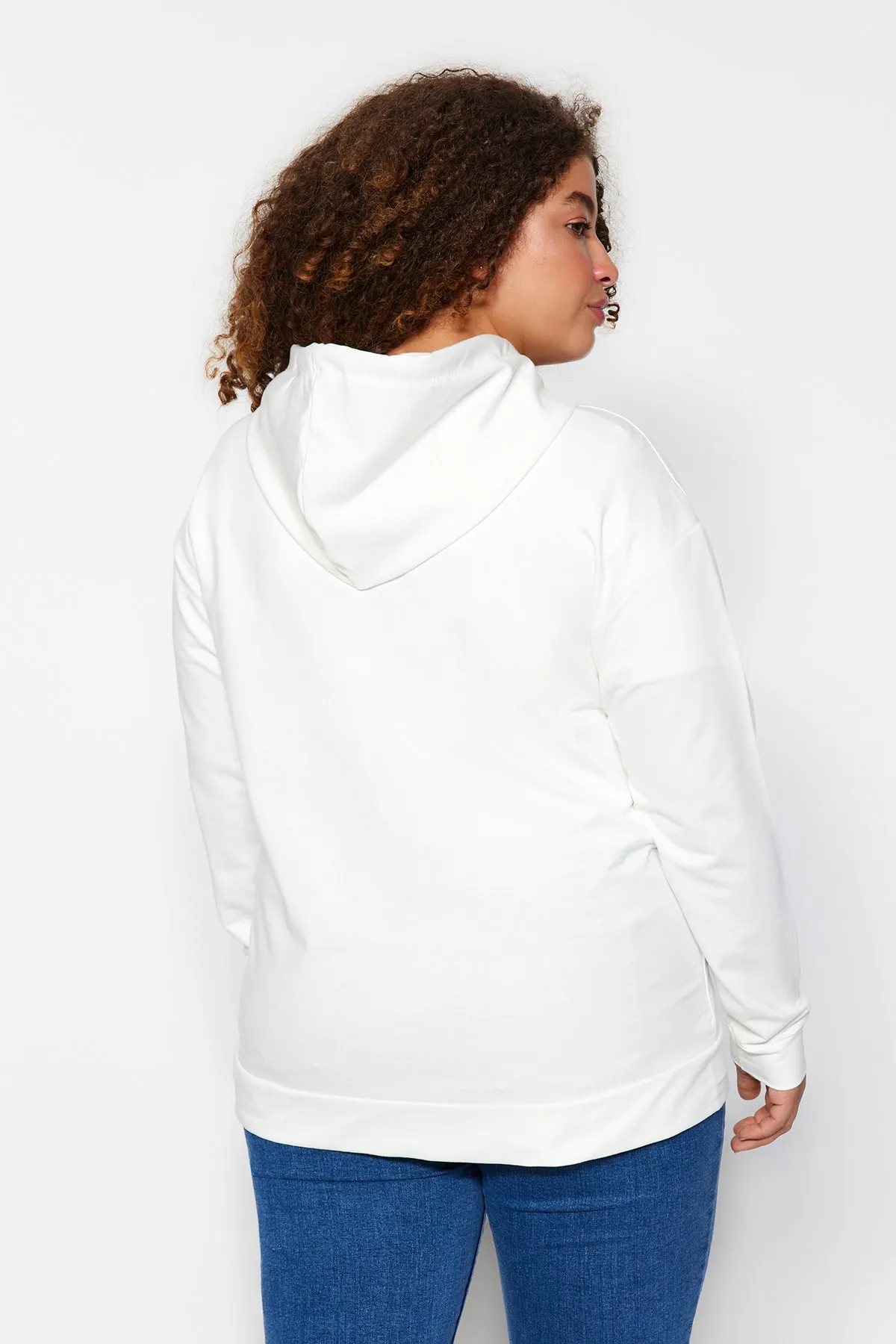 Trendyol Curve  Ecrufarbenes, dünnes Strick-Sweatshirt mit Kapuze und Reißverschluss TBSSS22SW0169
