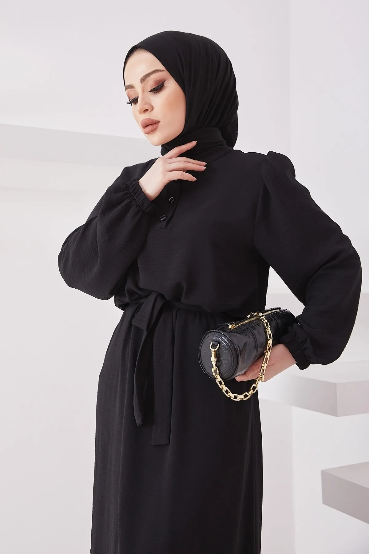 InStyle  Meyra Ayrobin-Kleid mit Knöpfen – Schwarz
