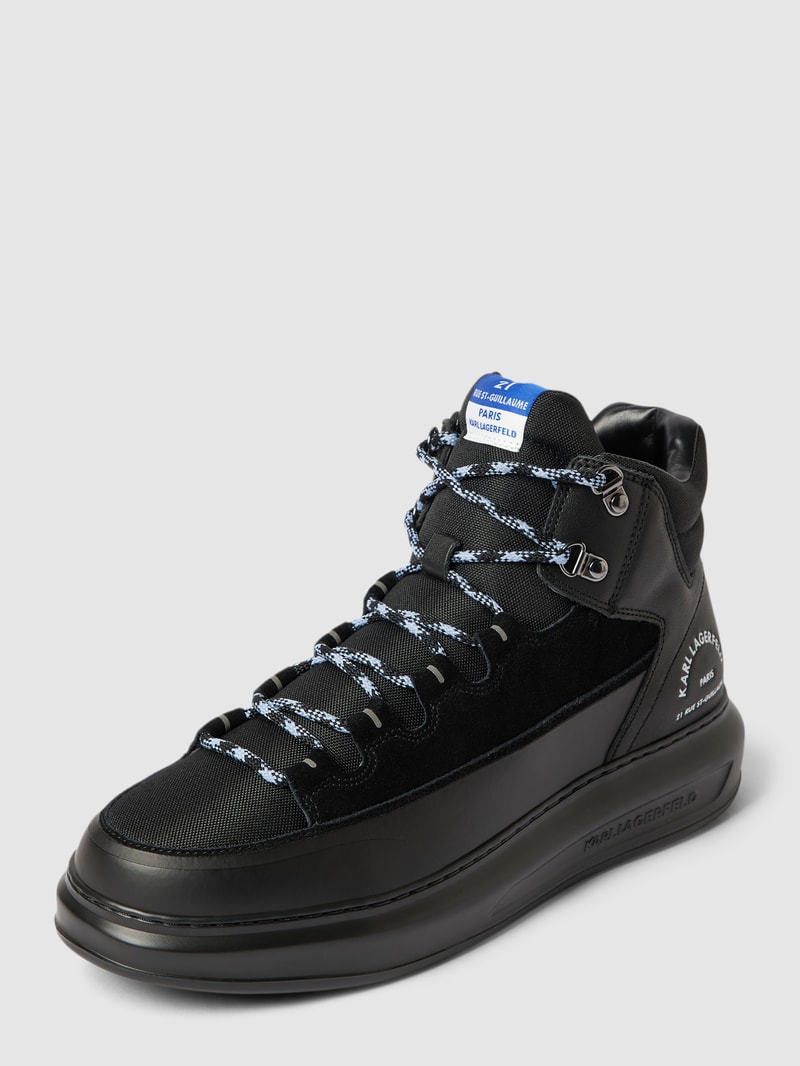 Sneaker mit Label-Prägung in schwarz