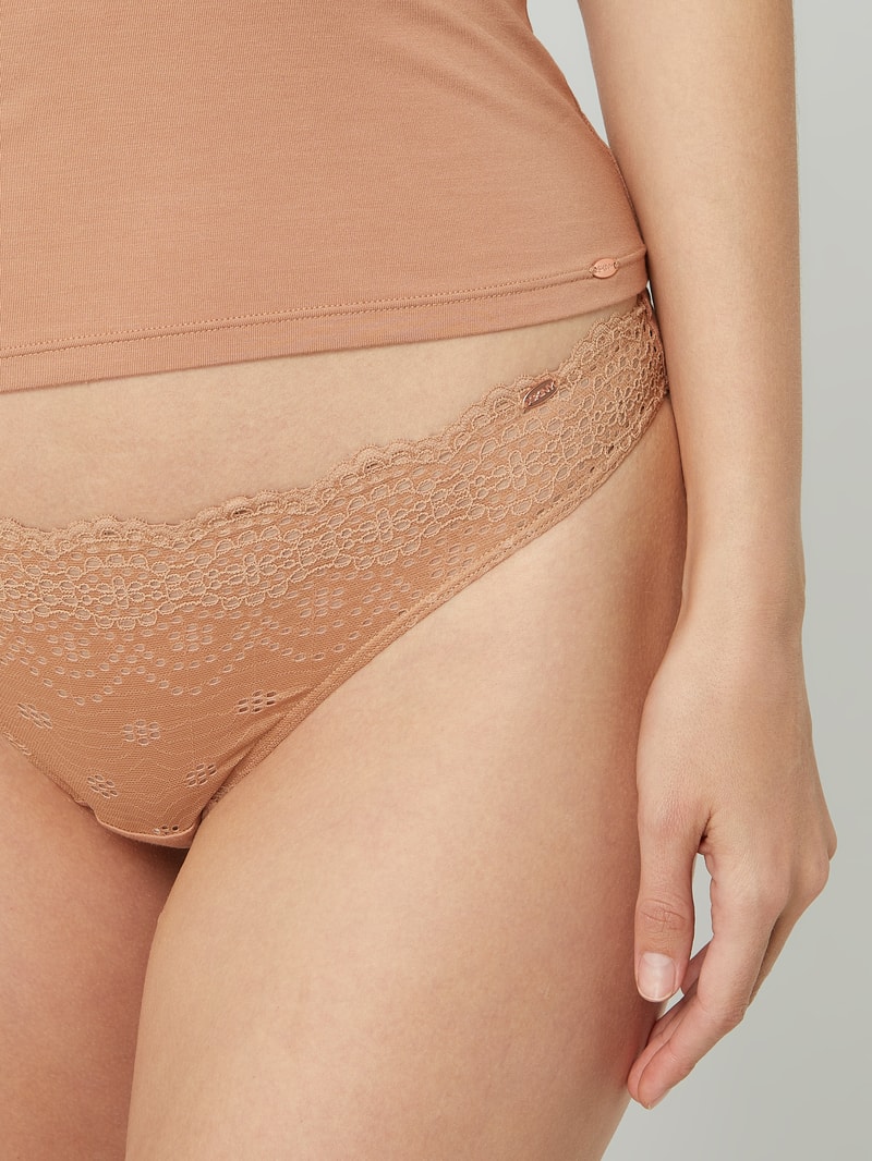 Tanga mit Spitze in beige