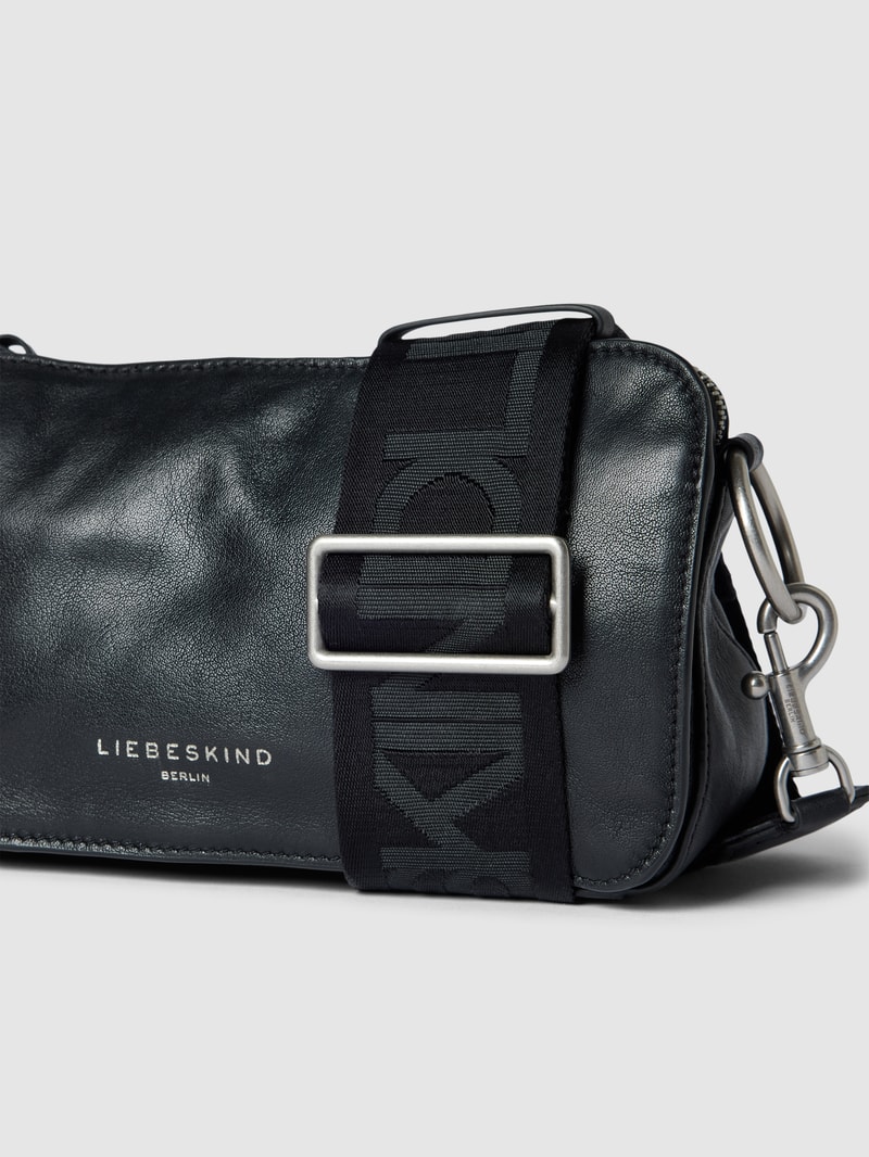 Handtasche mit Label-Details Modell 'Clarice' in schwarz