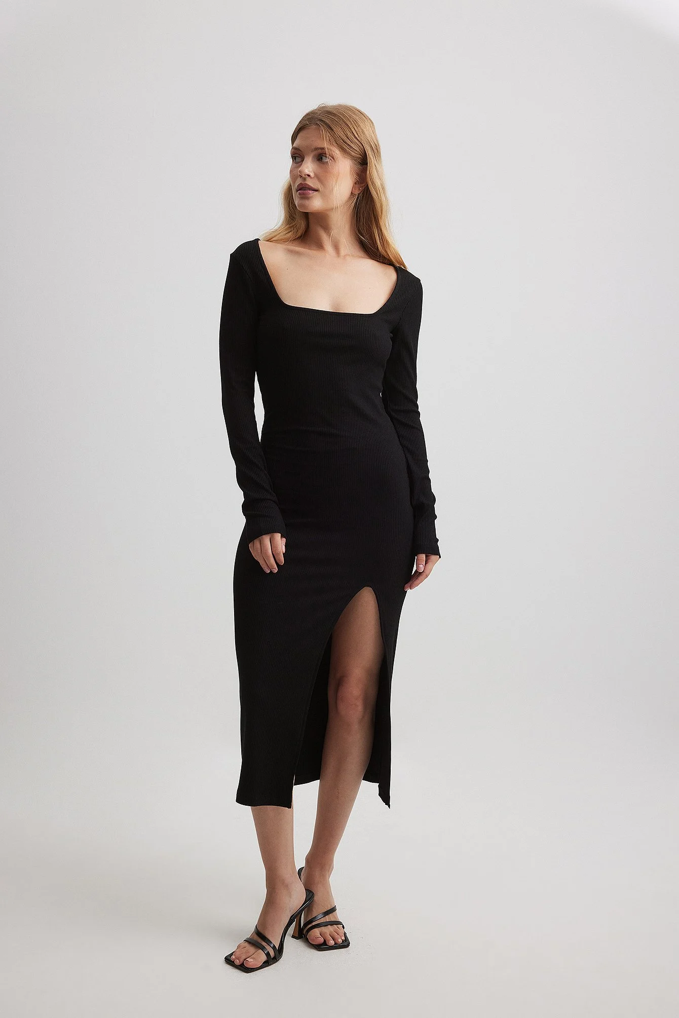 Kleid mit Schlitz
