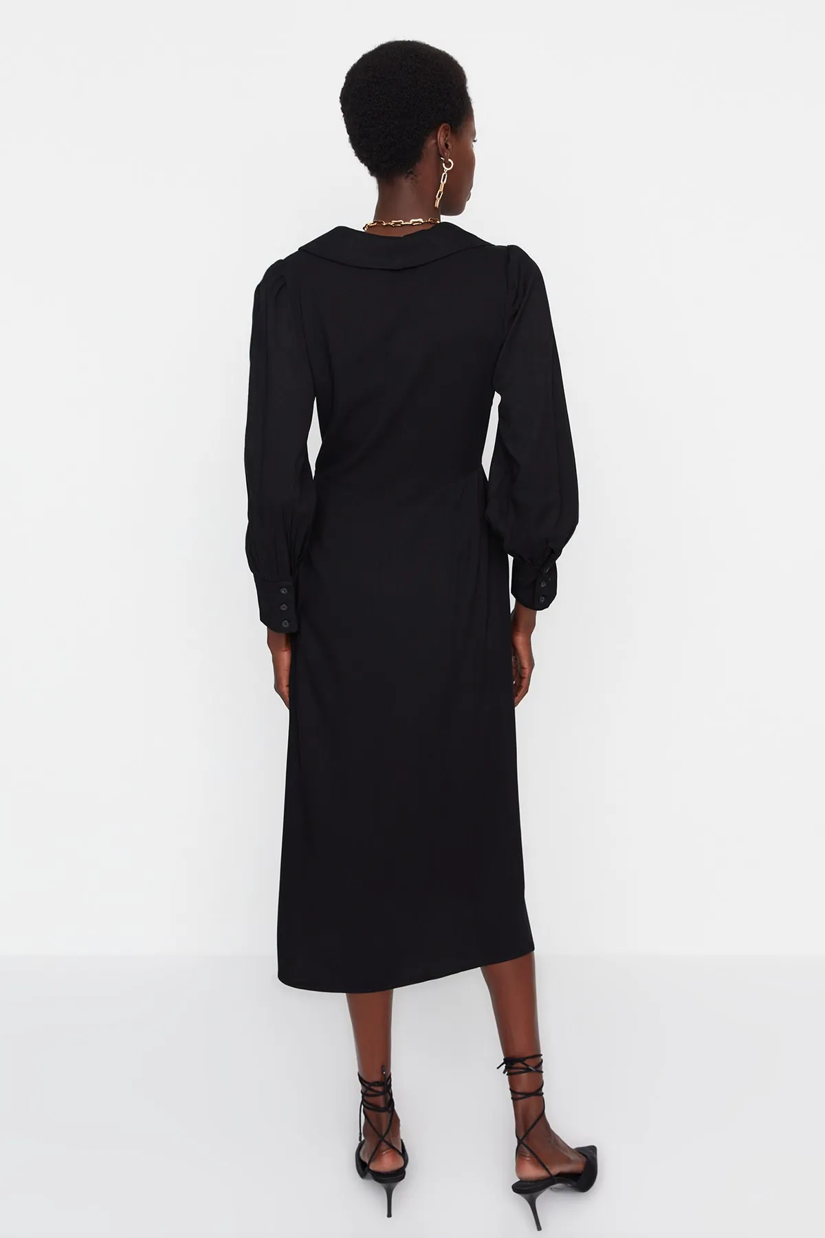 Trendyol Collection  Schwarzes, zweireihiges, gewebtes Kleid mit Kragen TWOAW21EL0230