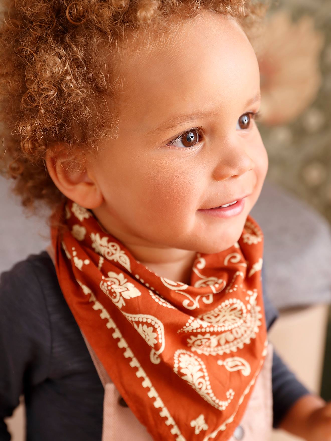 Ensemble salopette, T-shirt et bandana bébé beige