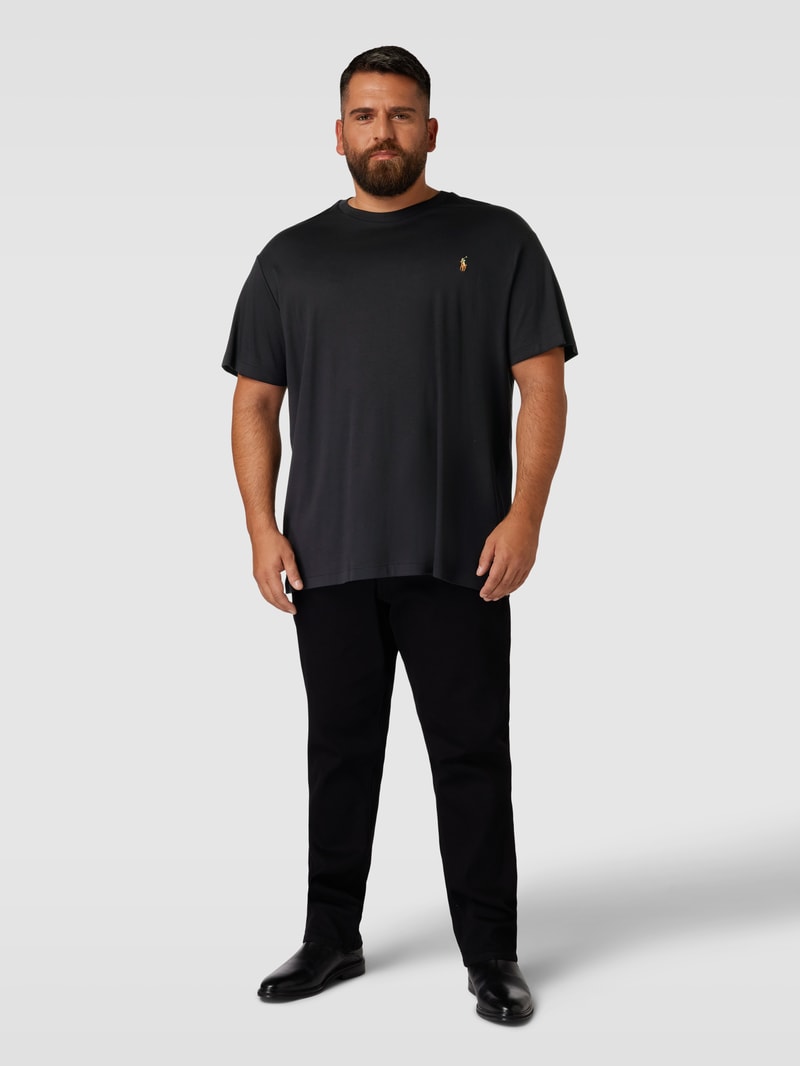 PLUS SIZE T-Shirt mit Label-Stitching in schwarz