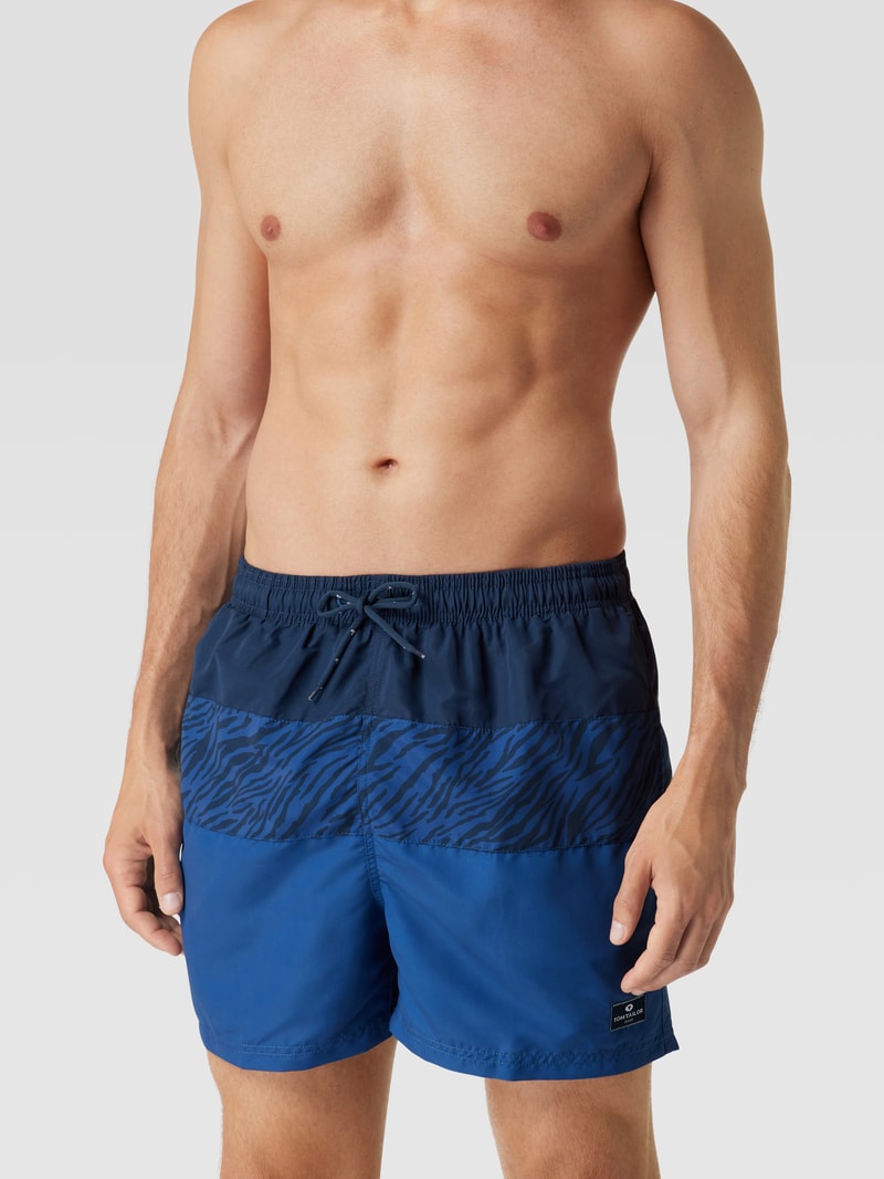 Badehose mit Label-Patch in marineblau