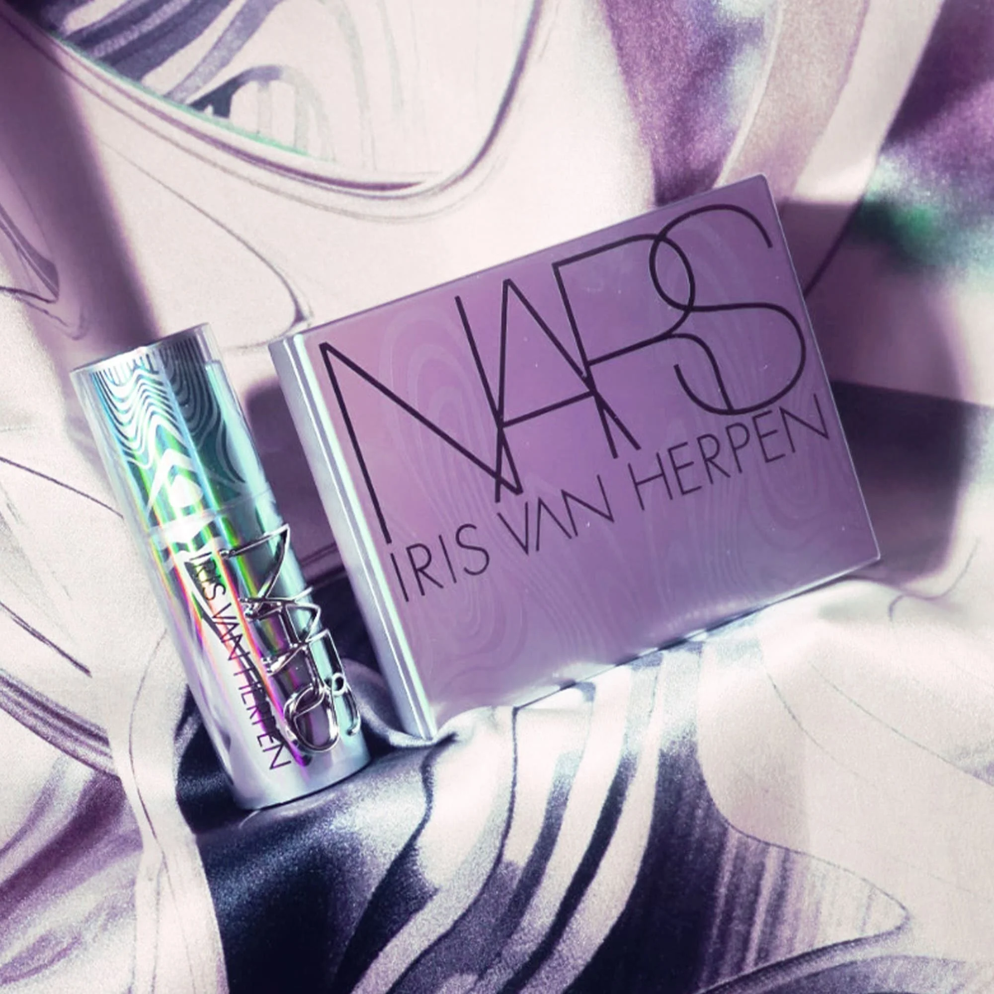 IRIS VAN HERPEN X NARS EXPLICIT LIPSTICK Labios - Barra de labios