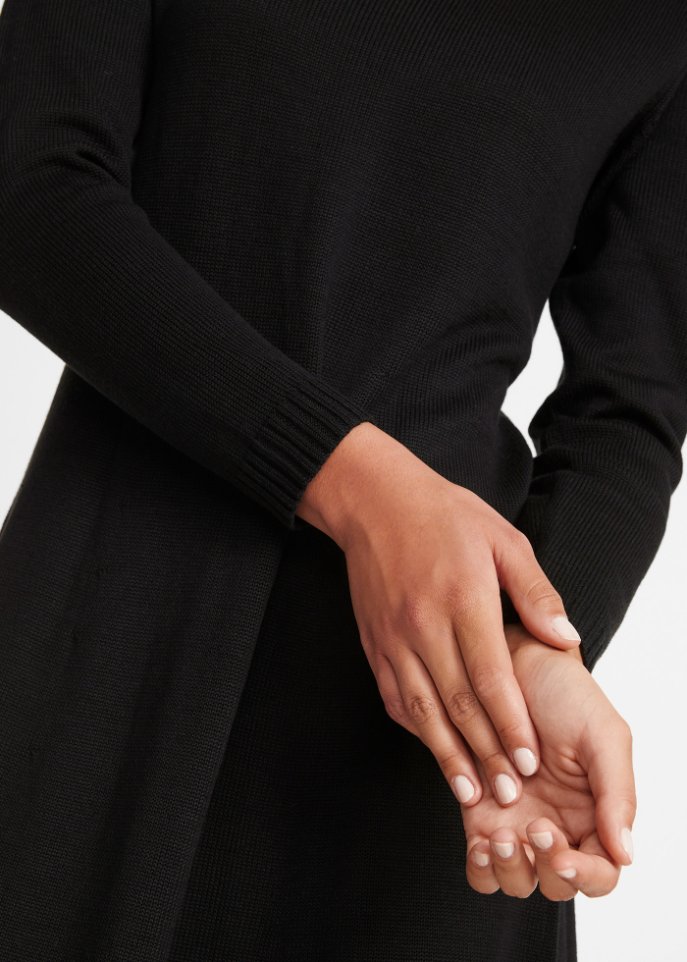 Knieumspielendes Strickkleid in ausgestellter Form