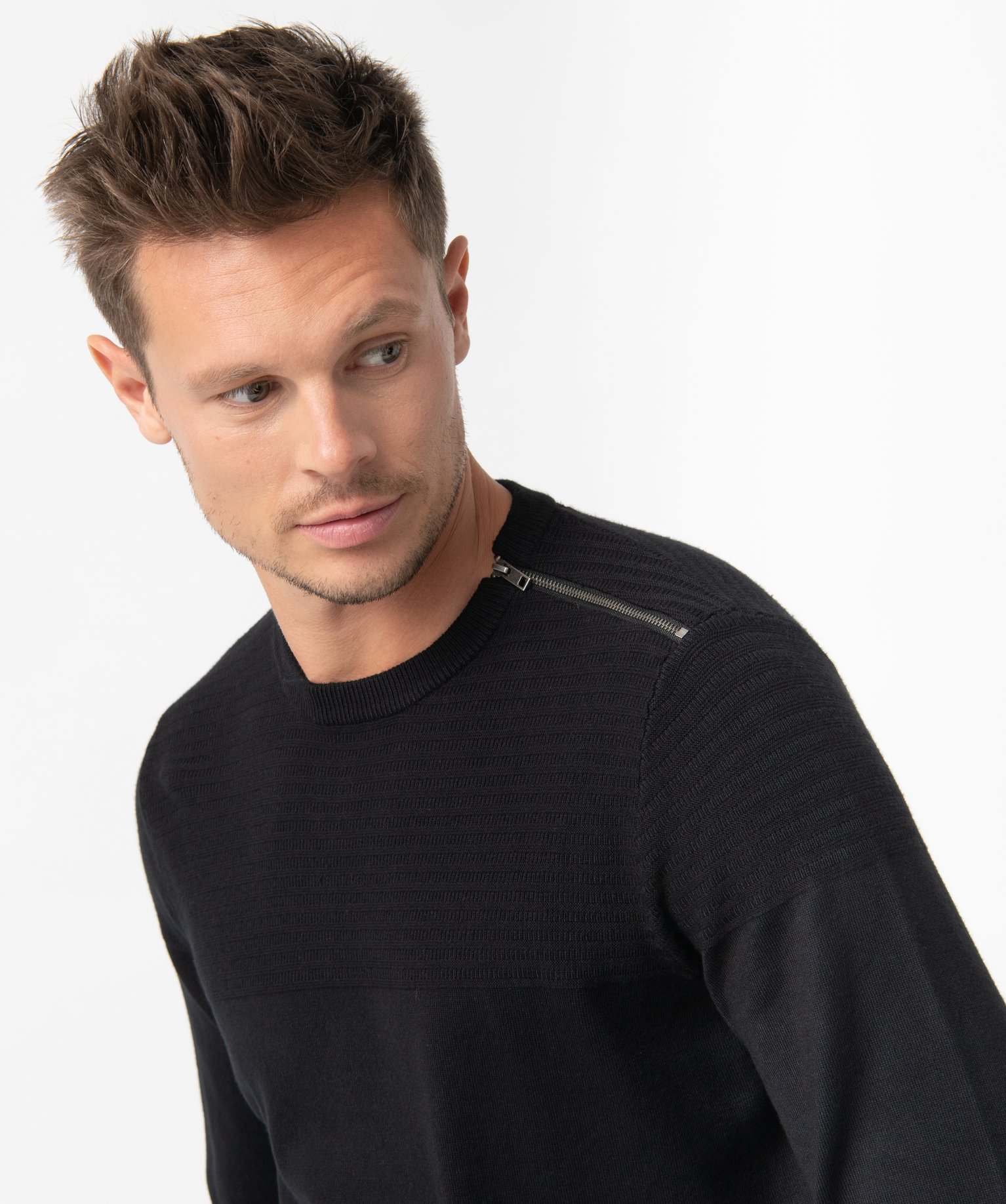Pull homme à col rond avec zip sur l'épaule noir | GEMO