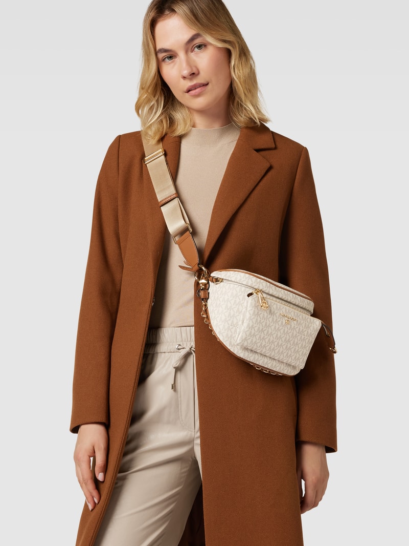 Crossbody Bag mit Label-Applikation Modell 'SLATER' in ecru