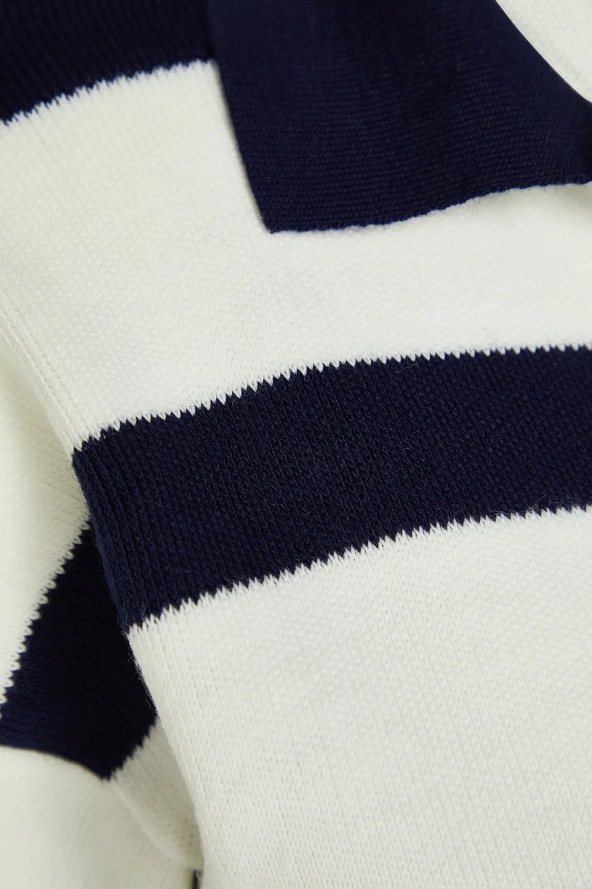 Trendyol Collection  Marineblauer Basic-Strickpullover mit Streifen TWOAW23BZ00001
