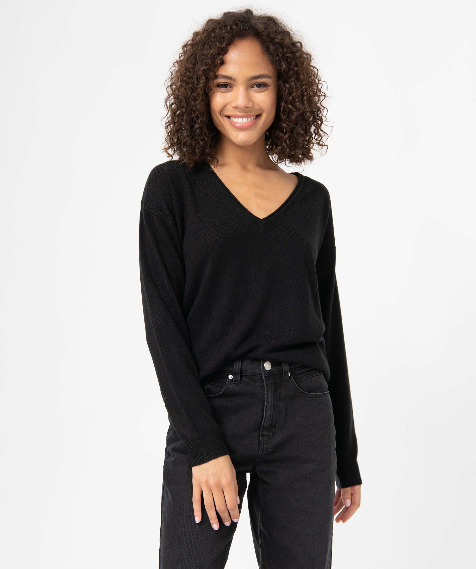 Pull femme en maille fine avec large col V noir | GEMO