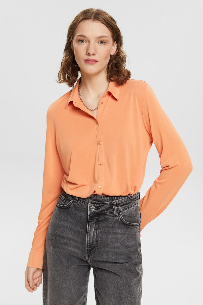 Bluse mit Knöpfen