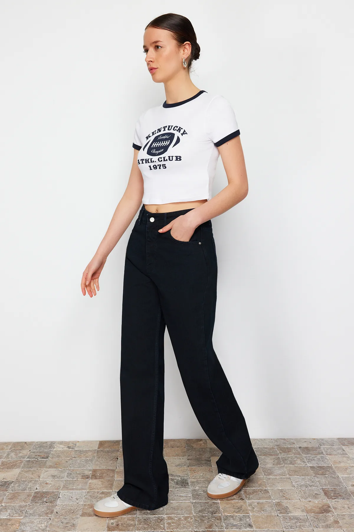 Trendyol Collection  Mitternachtsblaue Jeans mit hoher Taille und weitem Bein TWOSS24JE00305