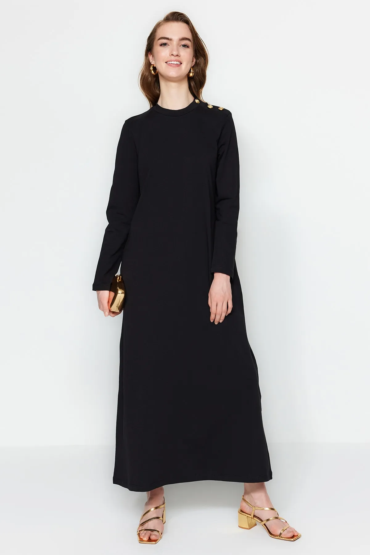 Trendyol Modest  Schwarzes Strickkleid mit Knopfleiste an der Schulter TCTSS23EB00291