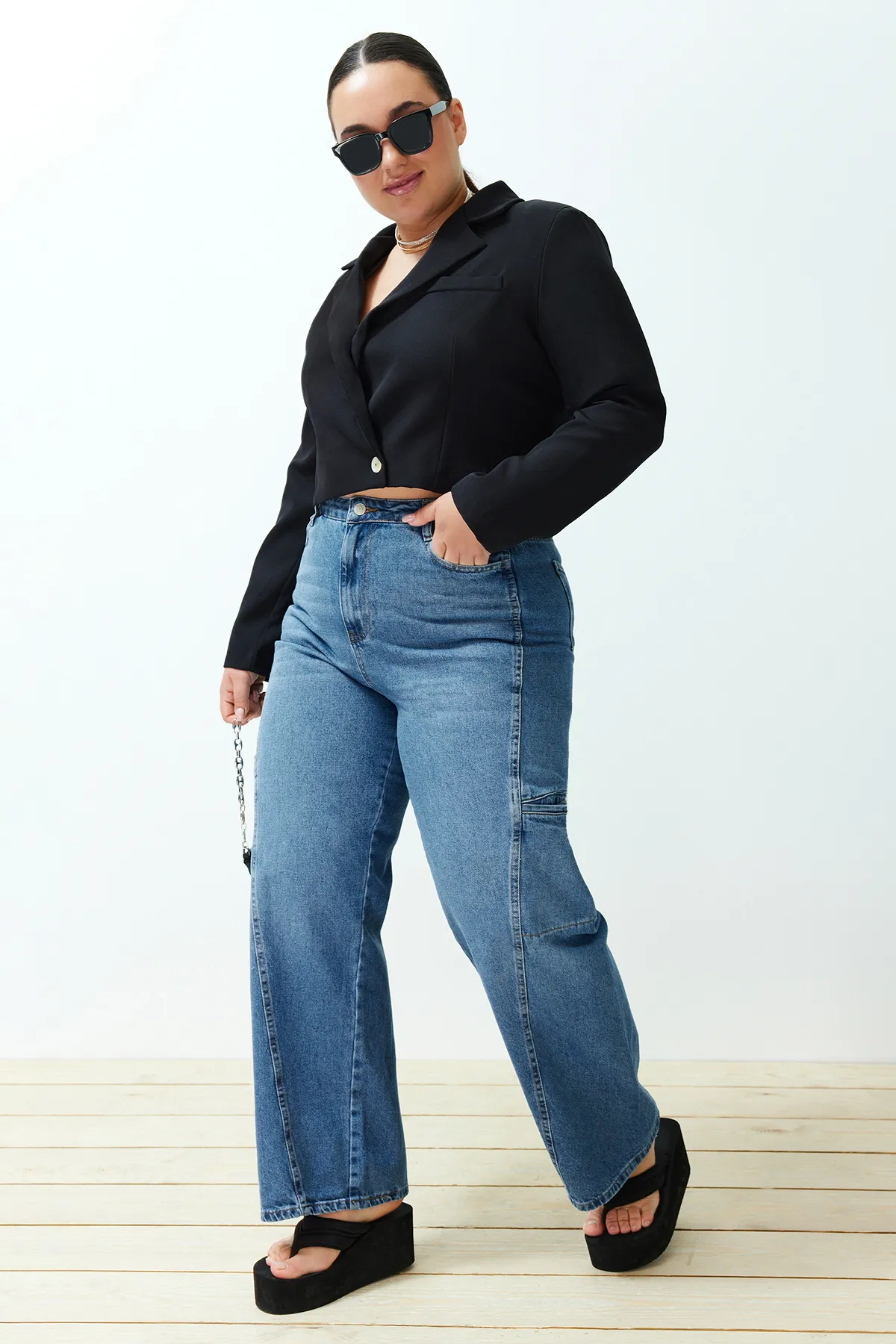 Trendyol Curve  Hellblaue Jeans mit weitem Schnitt TBBSS24CJ00014
