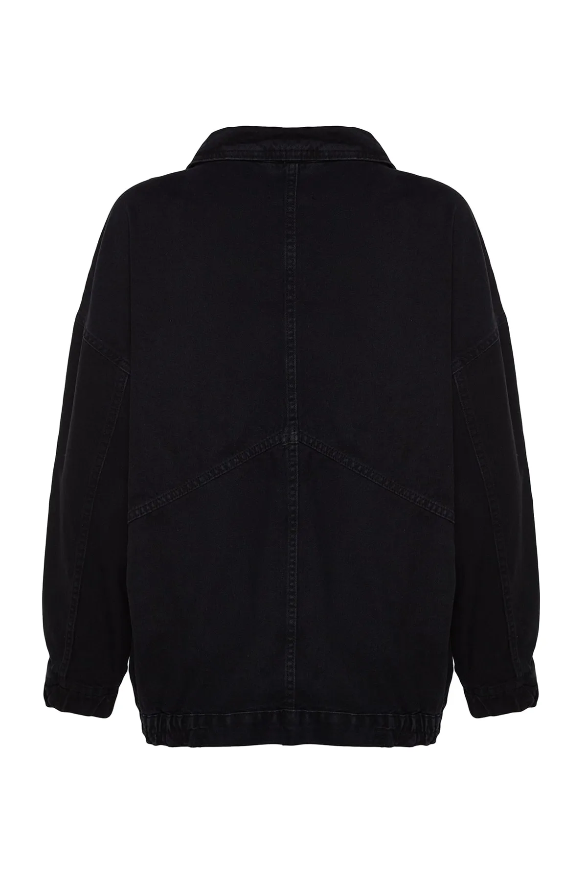 Trendyol Collection  Schwarze Oversize-Jeansjacke mit Taschendetail TWOSS21CE0289