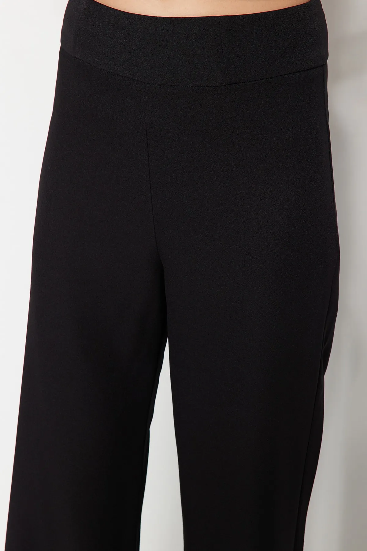 Trendyol Collection  Schwarze gewebte Hose TPRSS23PL00023