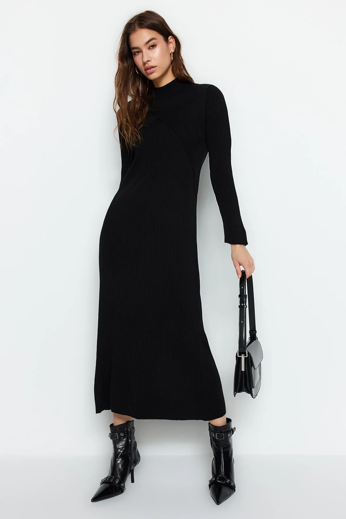 Trendyol Modest  Schwarzes, zweireihiges Bolero-Strickkleid mit Details TCTAW24EB00011