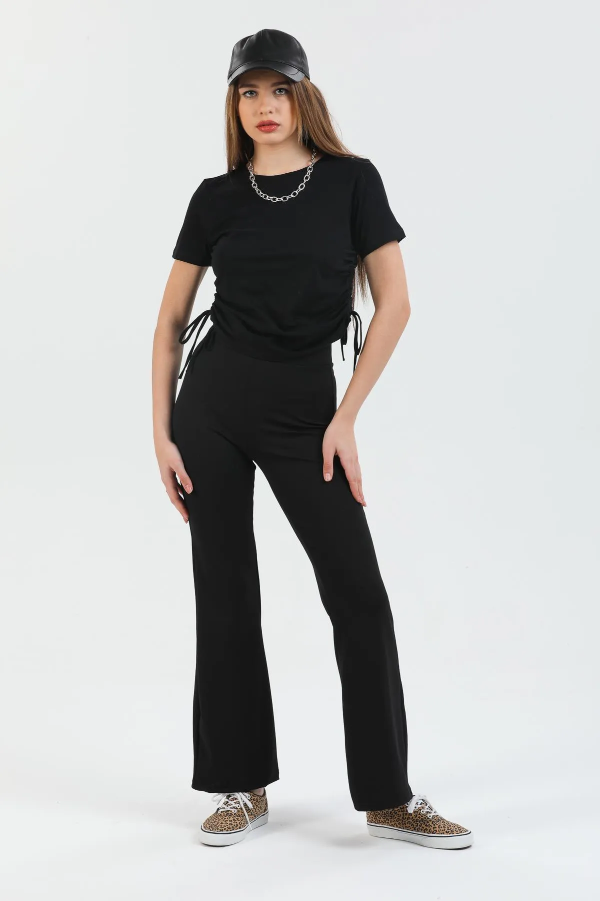 Domoda  Schwarze, gerippte, glättende Camisole-Strickstrumpfhose mit spanischem Schnitt und hoher Taille