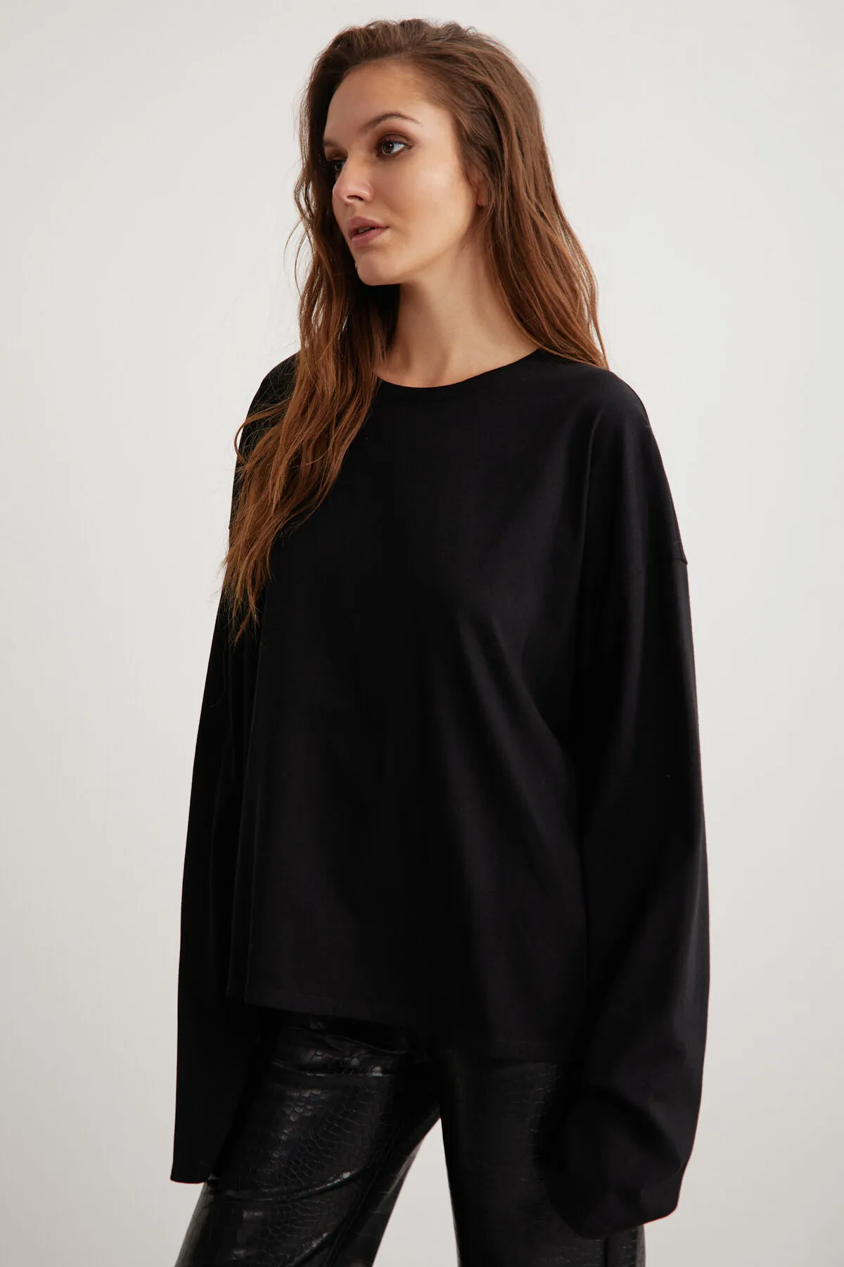 GRIMELANGE  Basıl Damen-T-Shirt aus 100 % Baumwolle, Rundhalsausschnitt, Oversize-Passform, langärmlig, Schwarz