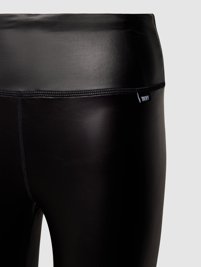 Leggings in Leder-Optik in schwarz