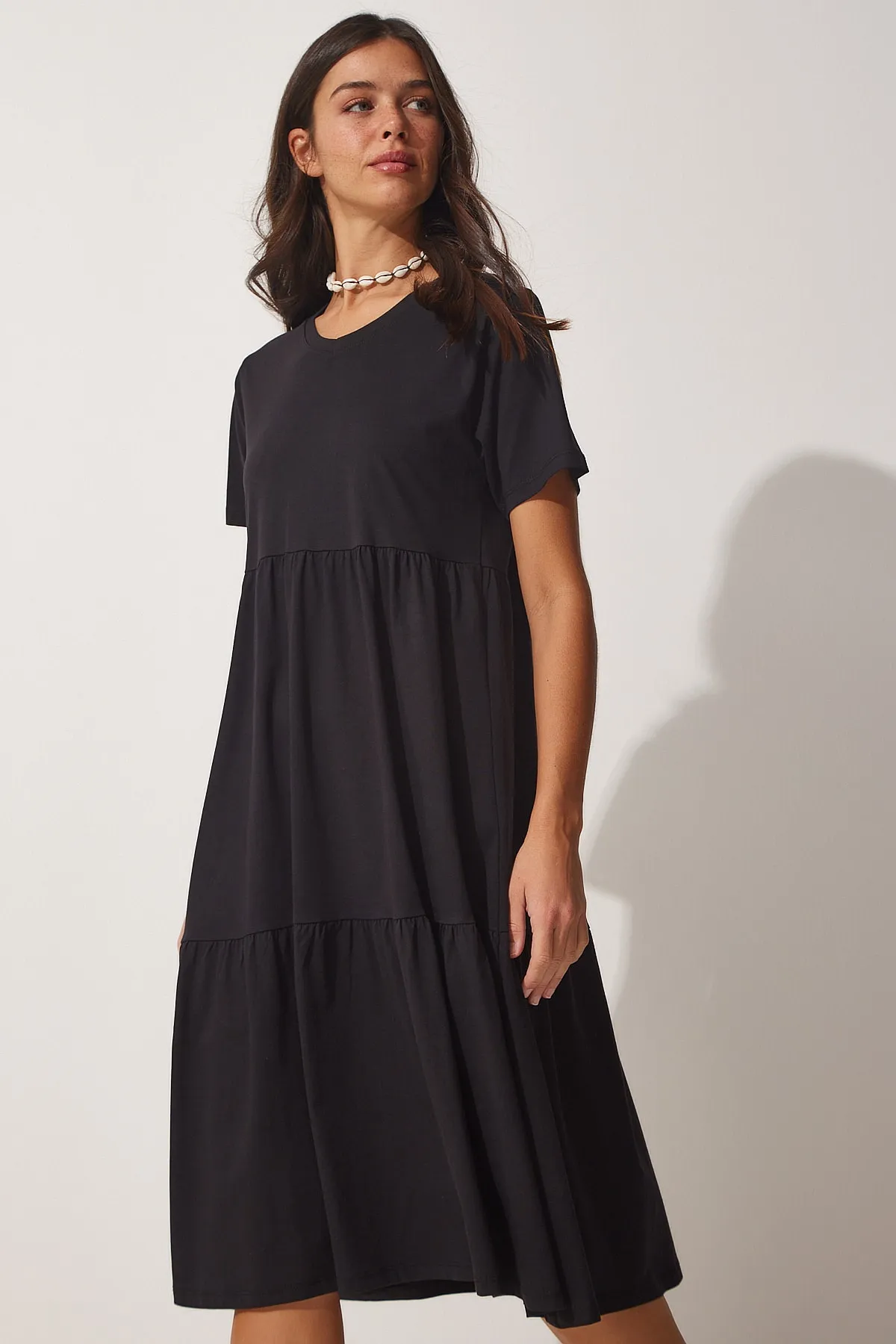 Happiness İstanbul  Schwarzes bequemes Sommerkleid mit V-Ausschnitt für Damen AP00184