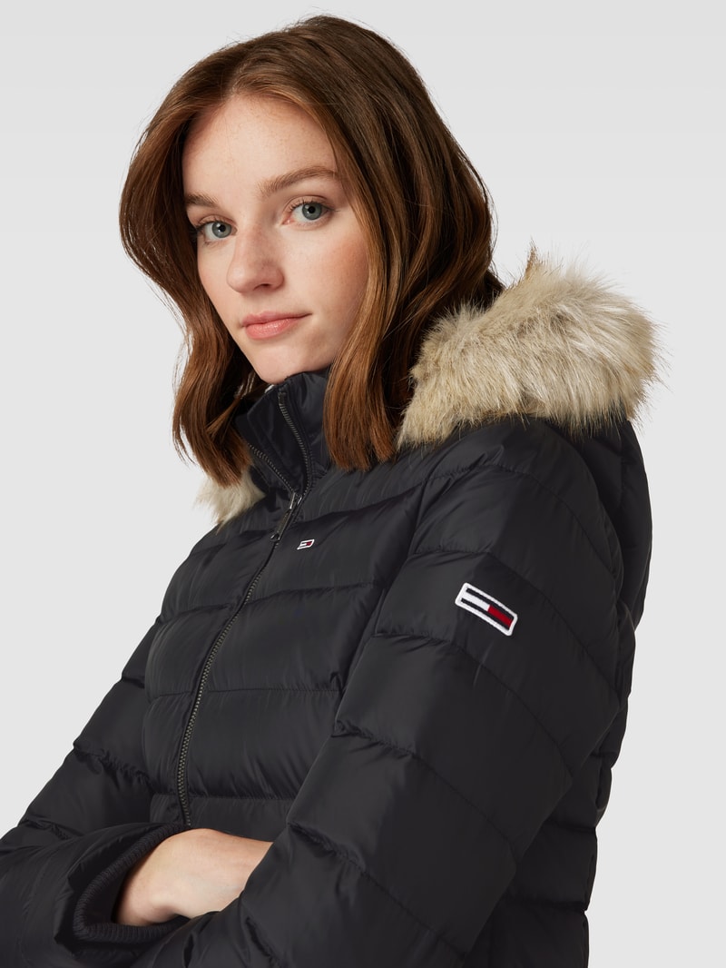 Steppjacke mit Label-Stitching in schwarz