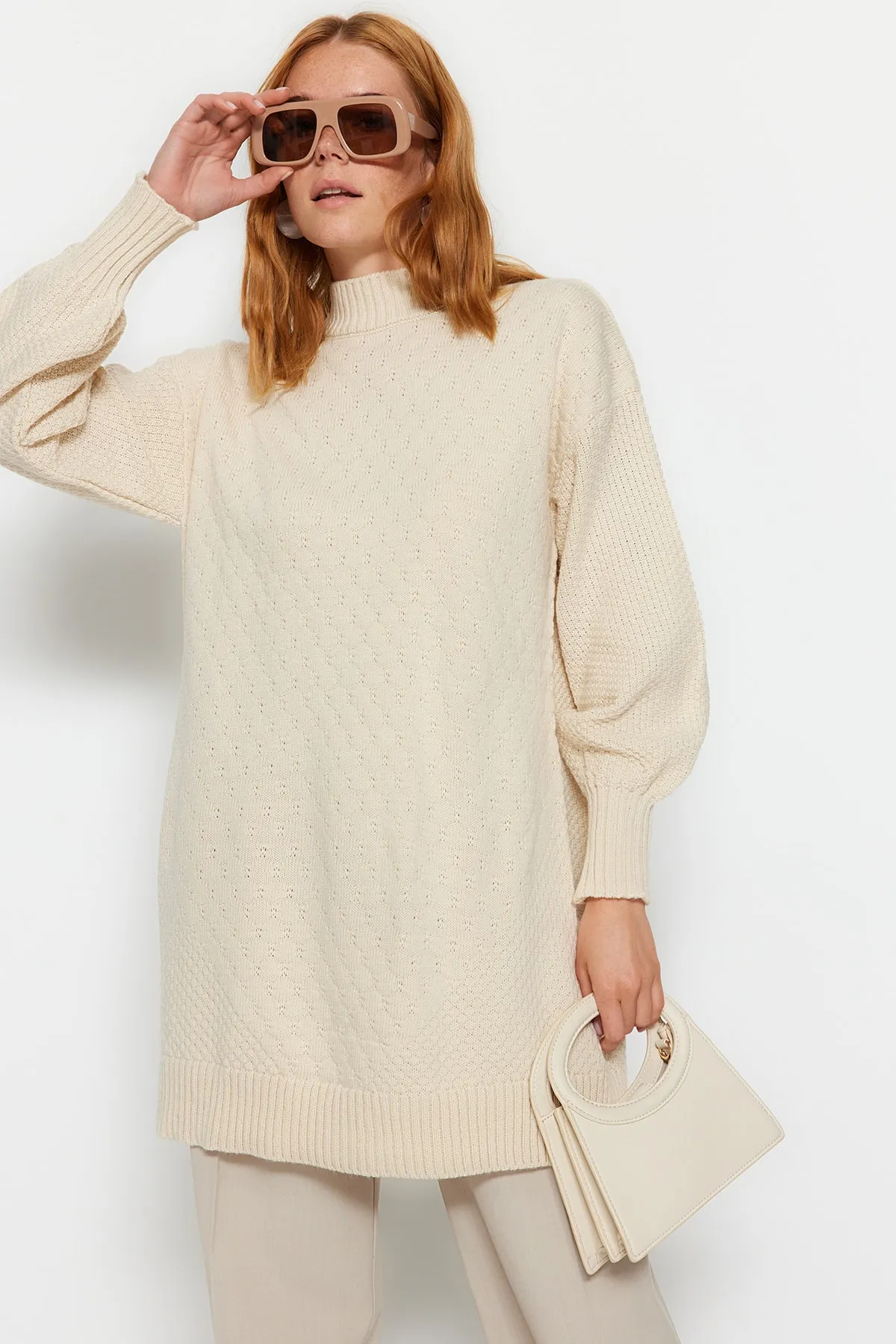 Trendyol Modest  Steinfarbener Strickpullover mit hohem Kragen und Wabenmuster TCTAW24AK00020