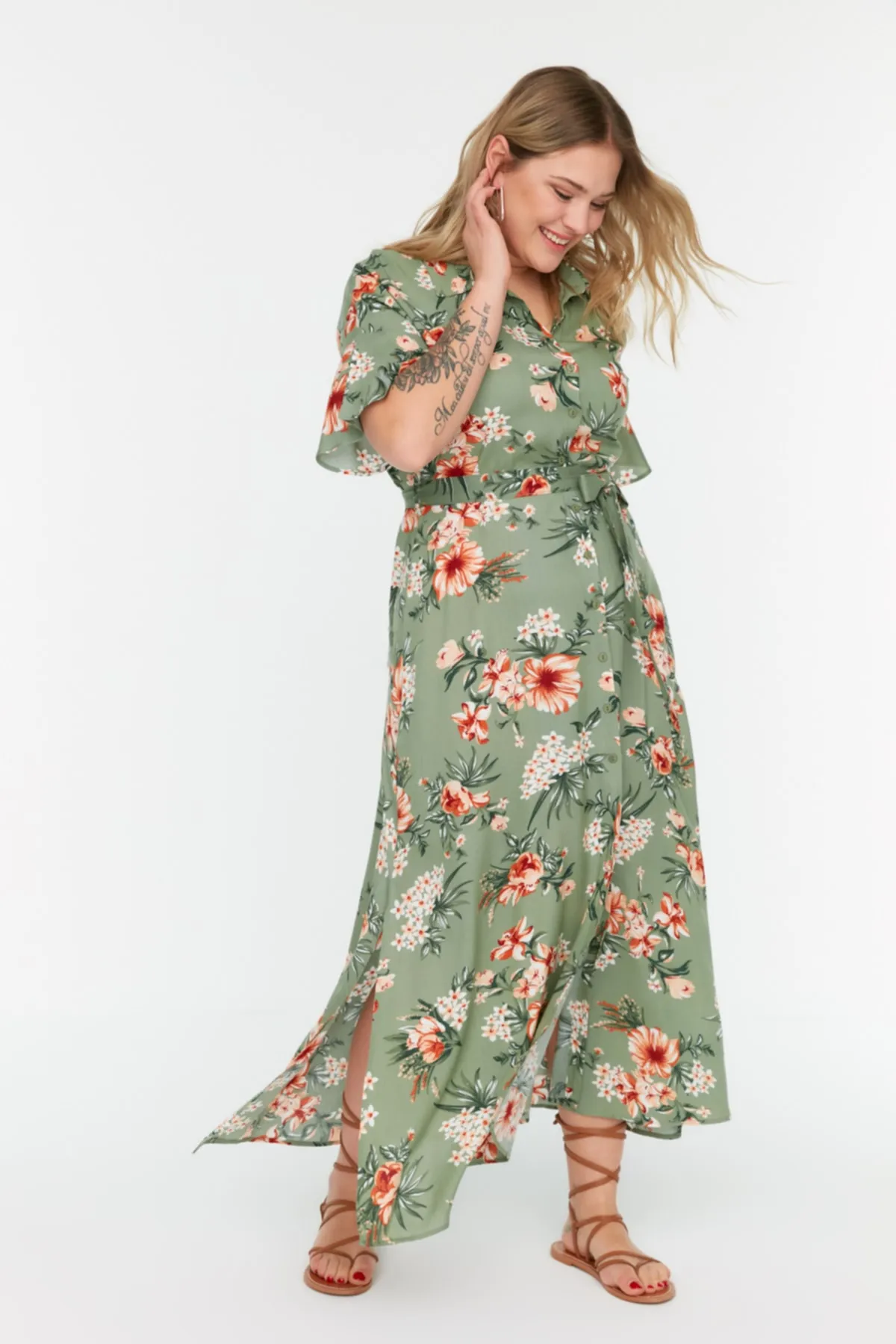 Trendyol Curve  Grünes Hemdblusenkleid mit gewebtem Blumenmuster und Schlitz TBBSS22EL1596